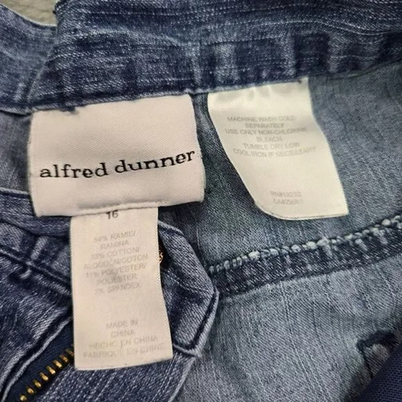 Alfred Dunner Jeans Women’s 16 High Rise Blue Studded Straight Leg Denim - Picture 4 of 12